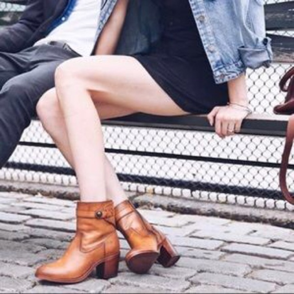 $369 Frye Malorie Button Tan Brown Real Leather Fall Winter Comfy Ankle Bootie - Picture 2 of 14